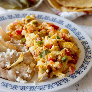 Scrambled Eggs with Ham and Tomato