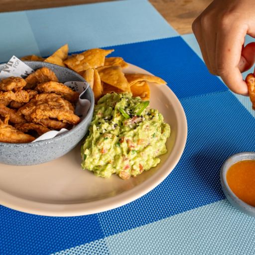 Dynamite Guacamole (with Fish Chicharrón – 250g)